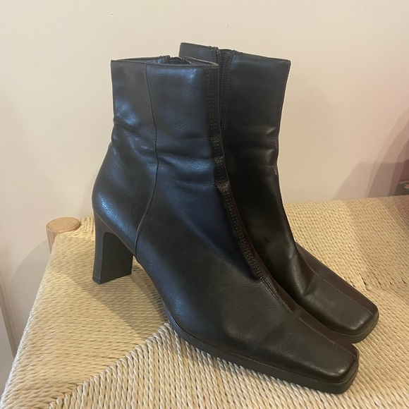 Black ankle boots (new) - Picture 1 of 7